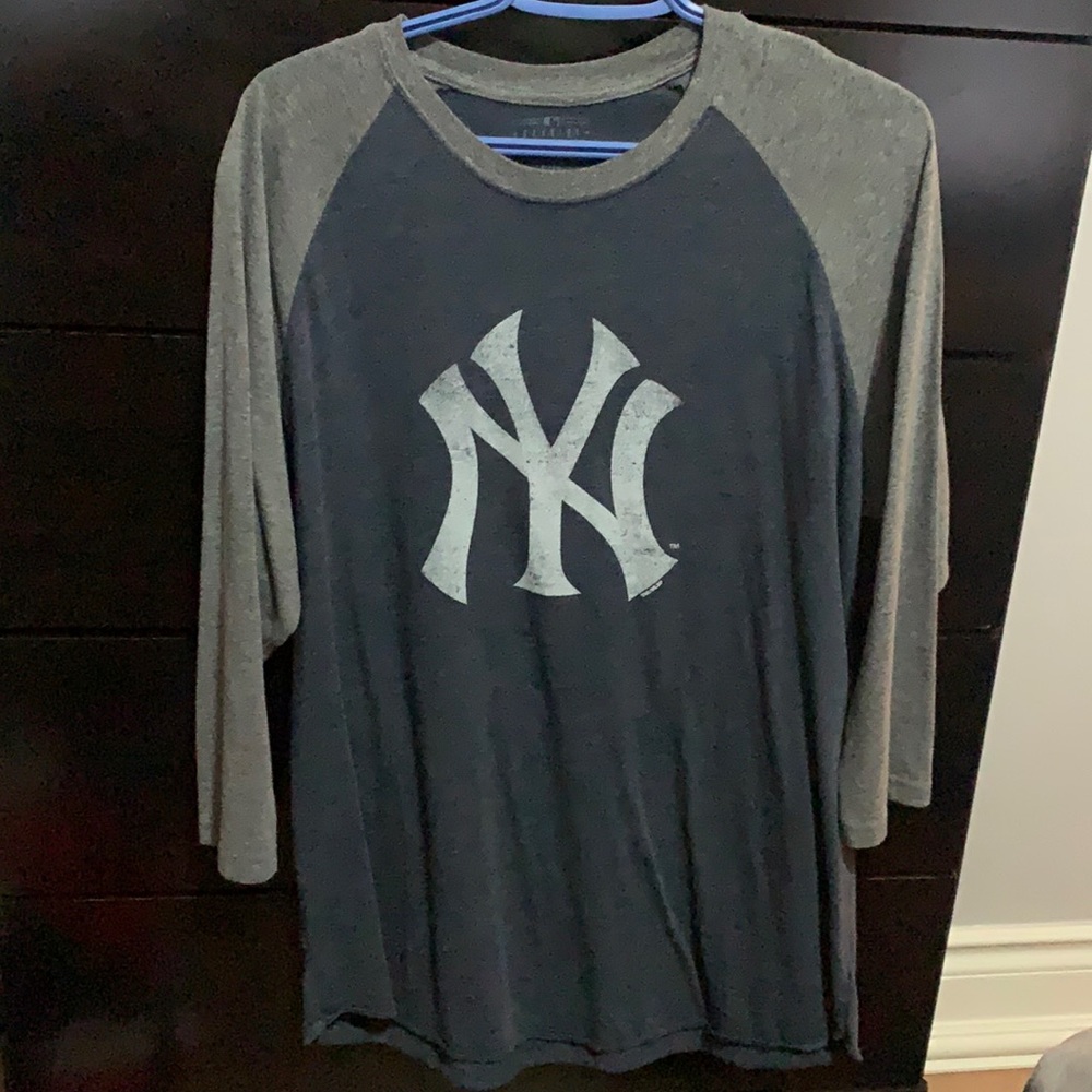 3/4 sleeve Yankees baseball shirt. Size Large.